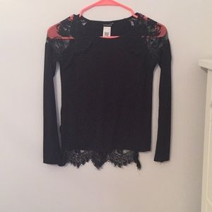 Black long leave shirt